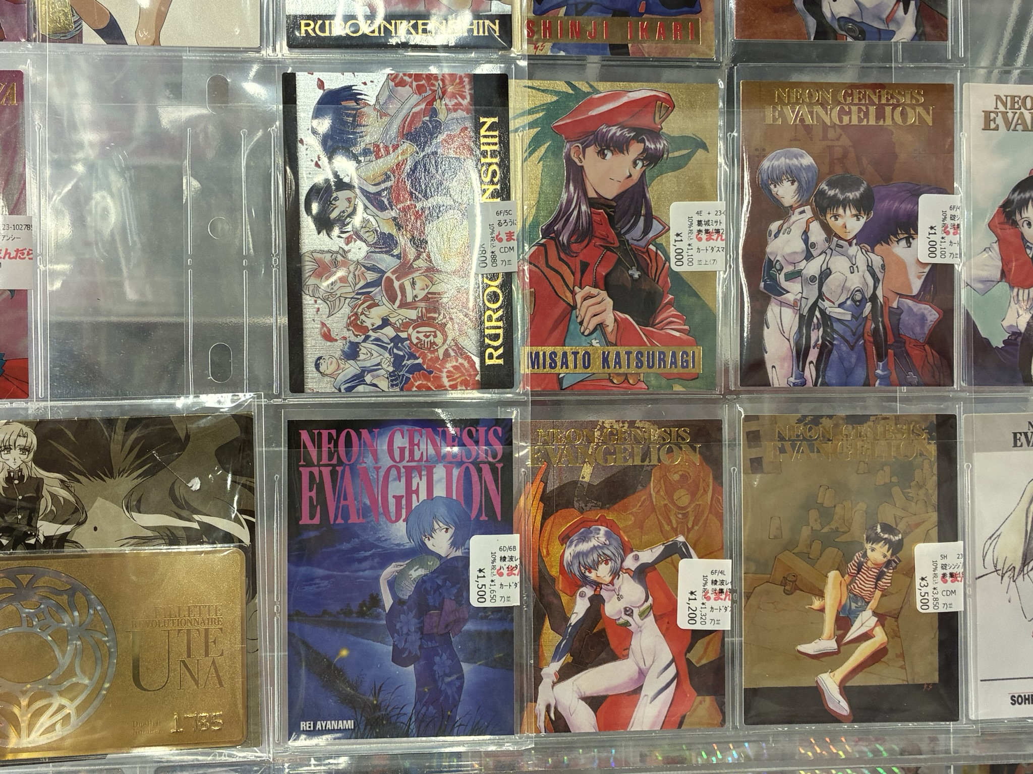 Second-hand figure showcase in Osaka Nipponbashi